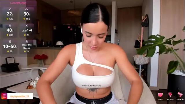 Image 2 of sophyamiller_15 Stream on Chaturbate on 2 months ago