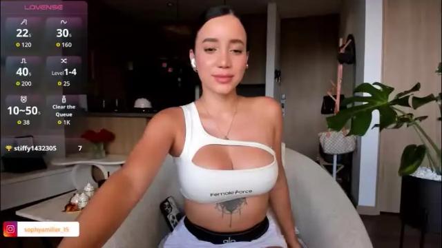 Image 4 of sophyamiller_15 Stream on Chaturbate on 2 months ago