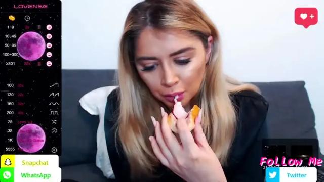 Image 10 of sosox_ Stream on Chaturbate on 19 months ago