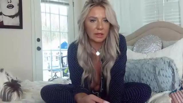 Image 12 of southernbarbii Stream on Chaturbate on 14 months ago