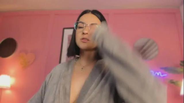 Image 2 of soysaraa_ Stream on Chaturbate on 1 month ago