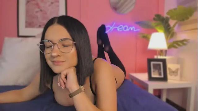 Image 7 of soysaraa_ Stream on Chaturbate on 1 month ago