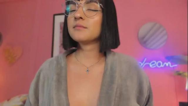 Image 3 of soysaraa_ Stream on Chaturbate on 1 month ago