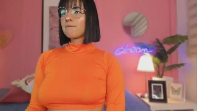 Image 2 of soysaraa_ Stream on Chaturbate on 17 days ago