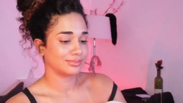 Image 2 of soytropicalfruit Stream on Chaturbate on 14 months ago