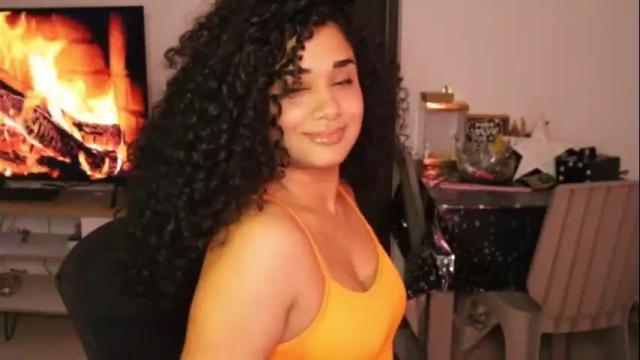 Image 2 of soytropicalfruit Stream on Chaturbate on 1 month ago