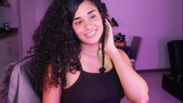 Image 3 of soytropicalfruit Stream on Chaturbate on 19 days ago