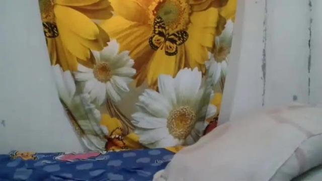 Image 3 of sparkling_queen Stream on Chaturbate on 13 months ago
