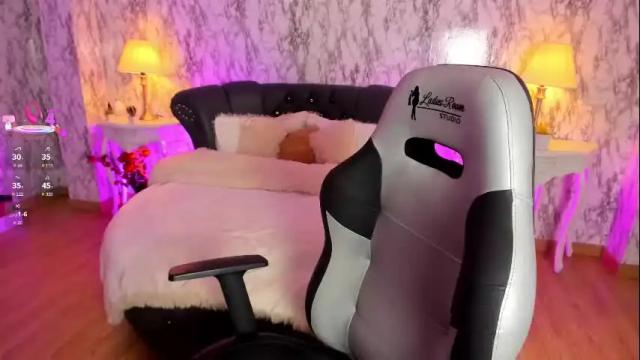 Image 6 of spicyamelia Stream on Chaturbate on 1 month ago