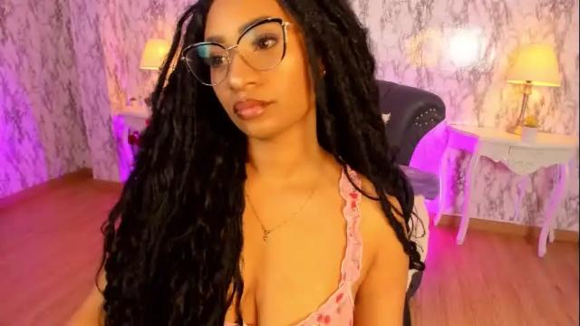 Image 2 of spicyamelia Stream on Chaturbate on 16 days ago