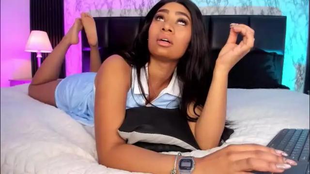 Image 2 of spicyamelia Stream on Chaturbate on 2 months ago