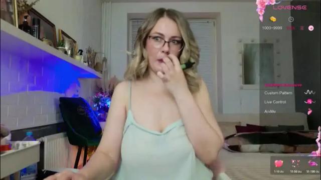 Image 2 of spicyhotmilf Stream on Chaturbate on 1 month ago