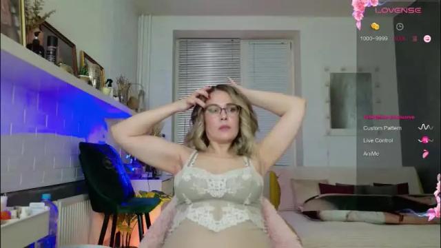Image 2 of spicyhotmilf Stream on Chaturbate on 1 month ago