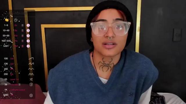 Image 4 of spider_ambrosse Stream on Chaturbate on 12 months ago