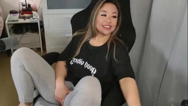 Image 2 of spikedbella Stream on Chaturbate on 8 days ago