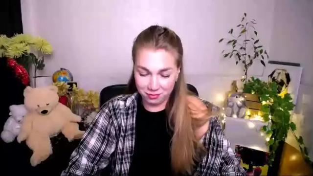 Image 3 of sport_tall_karina Stream on Chaturbate on 12 months ago
