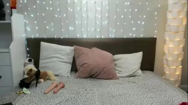 Image 8 of squirterzoe Stream on Chaturbate on 19 months ago