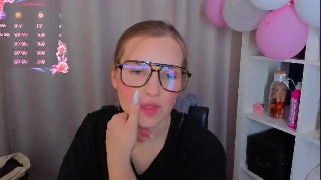 Image 4 of stacy_cruuz Stream on Chaturbate on 19 days ago