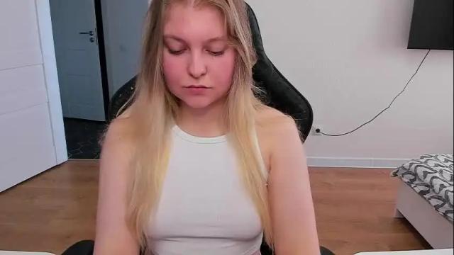 Image 2 of stacy_miraclee Stream on Chaturbate on 28 days ago