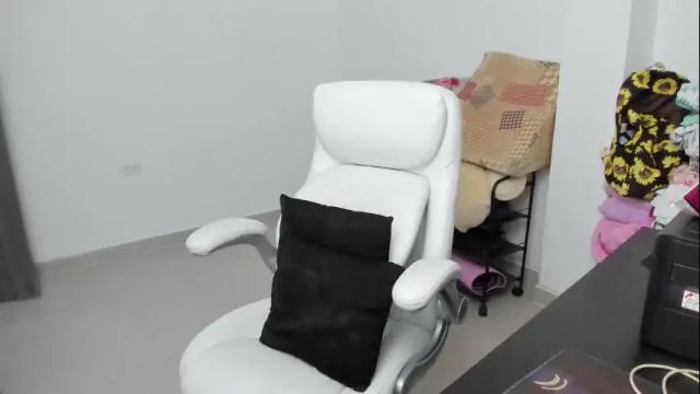 Image 2 of stacy_woods Stream on Chaturbate on 1 month ago