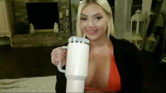 Image 3 of stassilovexo Stream on Chaturbate on 18 months ago