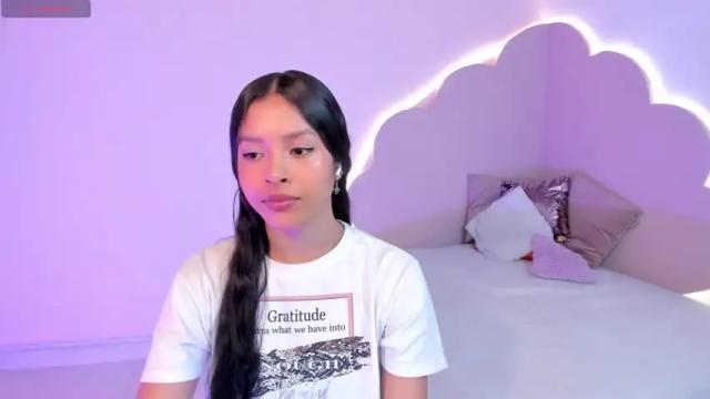 Image 2 of stefiechristen2 Stream on Chaturbate on 15 months ago