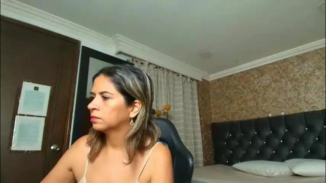 Image 2 of stella_xue Stream on Chaturbate on 2 months ago