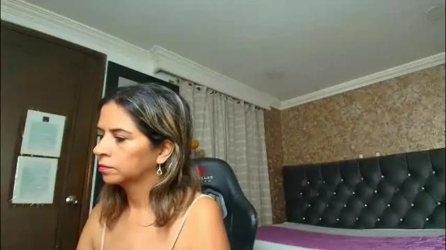 Image 7 of stella_xue Stream on Chaturbate on 2 months ago