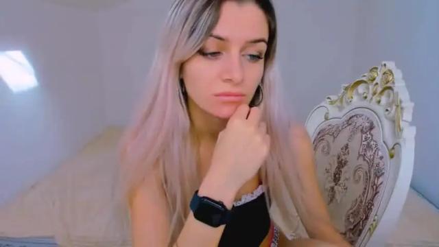 Image 3 of stellamoorre Stream on Chaturbate on 13 months ago
