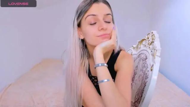 Image 12 of stellamoorre Stream on Chaturbate on 13 months ago