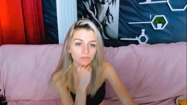 Image 3 of stellamoorre Stream on Chaturbate on 1 month ago
