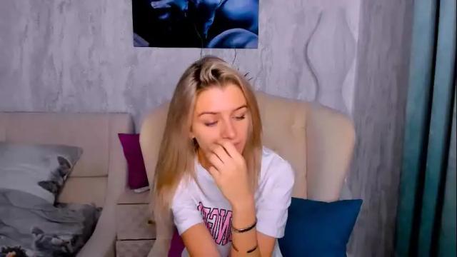 Image 12 of stellamoorre Stream on Chaturbate on 1 month ago