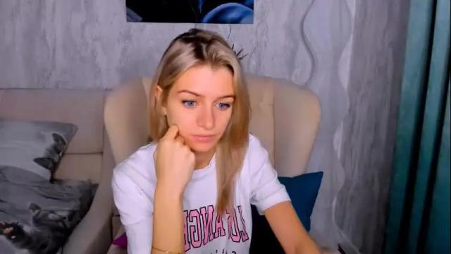Image 7 of stellamoorre Stream on Chaturbate on 1 month ago
