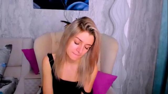 Image 3 of stellamoorre Stream on Chaturbate on 1 month ago