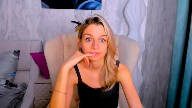 Image 10 of stellamoorre Stream on Chaturbate on 24 days ago