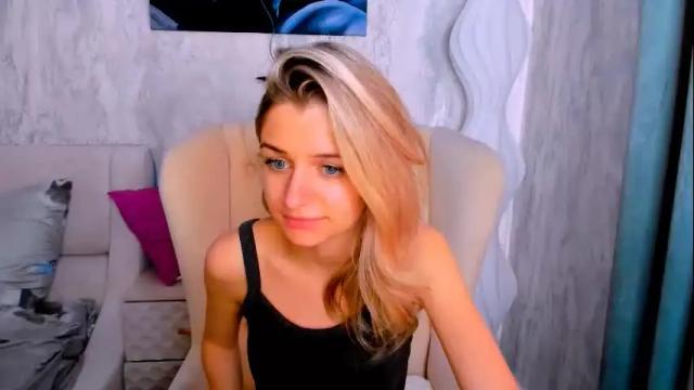 Image 8 of stellamoorre Stream on Chaturbate on 24 days ago