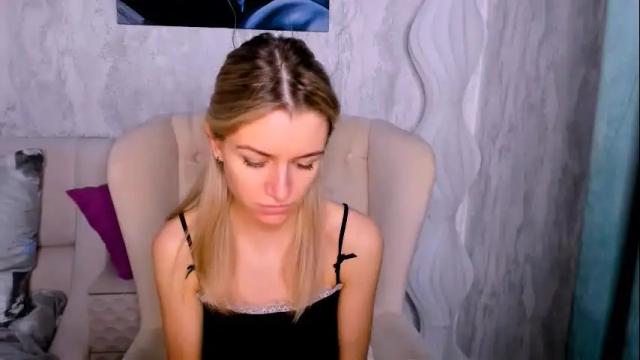 Image 4 of stellamoorre Stream on Chaturbate on 16 days ago