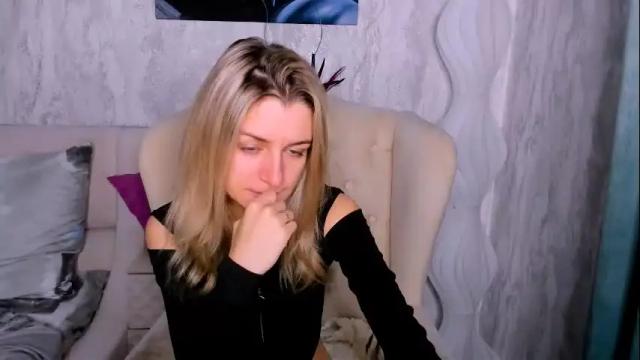 Image 3 of stellamoorre Stream on Chaturbate on 13 days ago