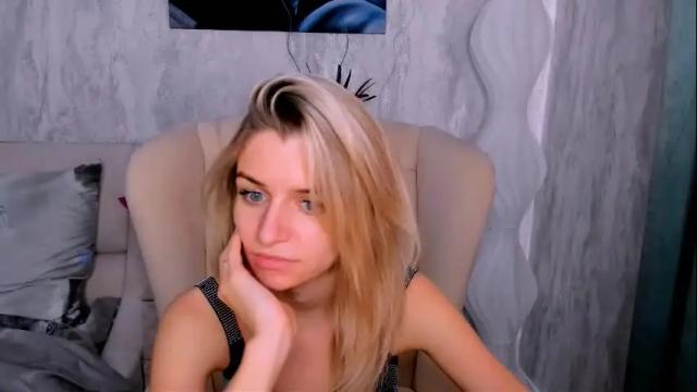 Image 3 of stellamoorre Stream on Chaturbate on 12 days ago