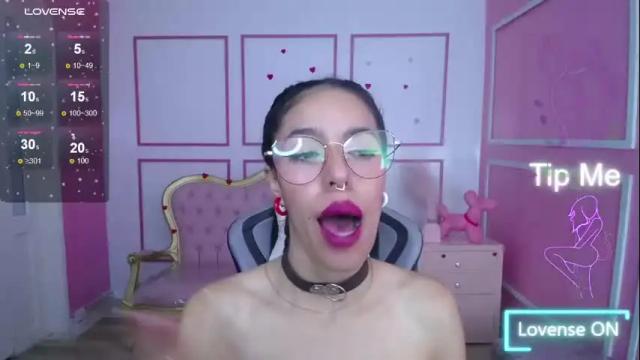 Image 2 of stephania_t Stream on Chaturbate on 18 days ago