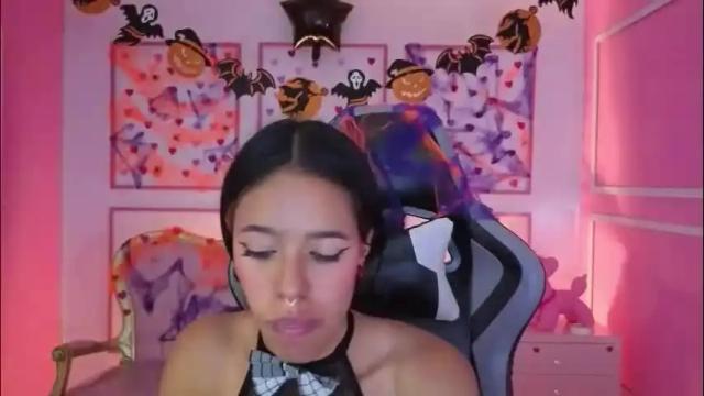 Image 3 of stephania_t Stream on Chaturbate on 1 month ago