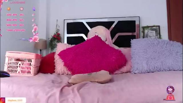 Image 2 of stephanie_golden Stream on Chaturbate on 2 months ago