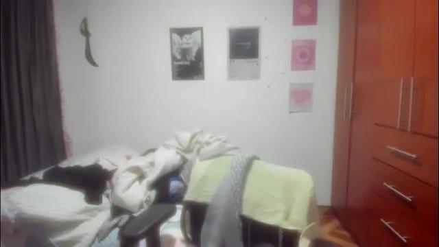 Image 2 of stephanifox Stream on Chaturbate on 17 days ago