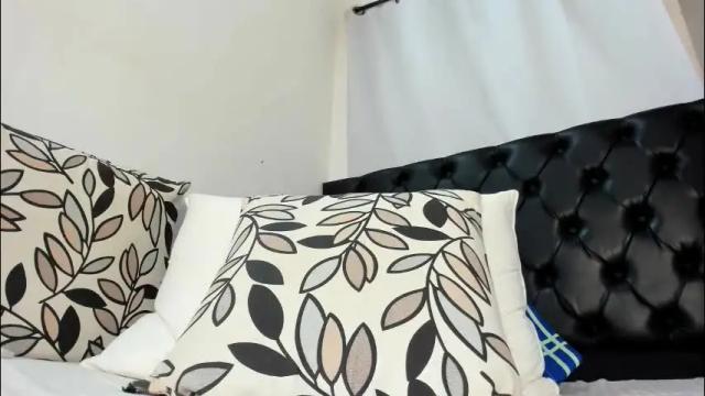 Image 10 of stephie01 Stream on Chaturbate on 2 months ago