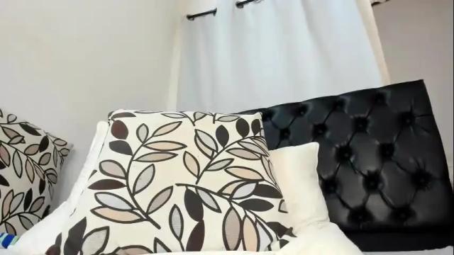 Image 10 of stephie01 Stream on Chaturbate on 2 months ago