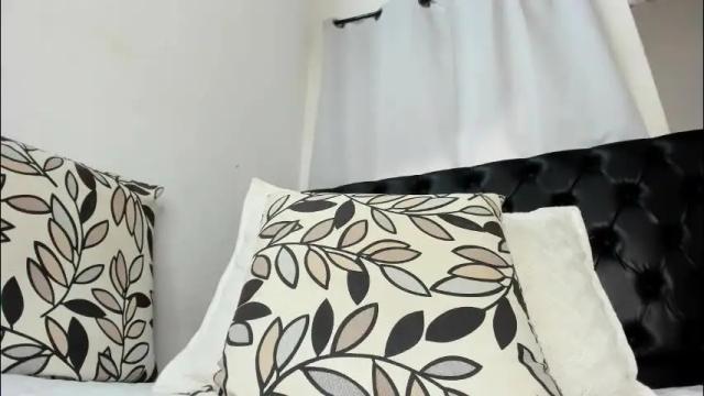 Image 8 of stephie01 Stream on Chaturbate on 26 days ago