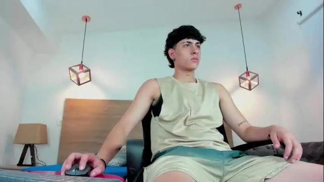 Image 2 of stivenbenet1 Stream on Chaturbate on 16 days ago