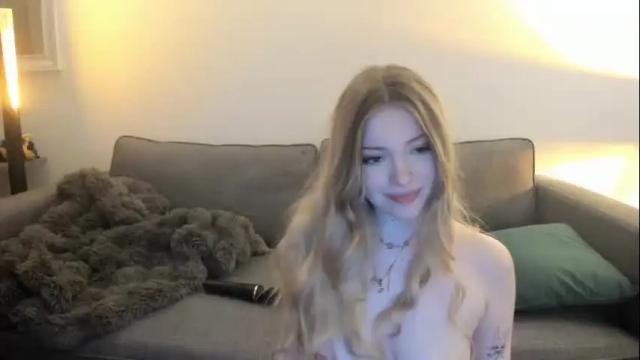 Image 3 of str4wb3rrycat Stream on Chaturbate on 15 days ago