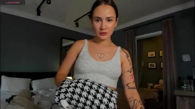 Image 3 of straw_juice Stream on Chaturbate on 2 months ago