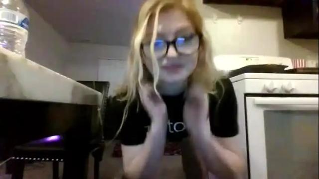 Image 3 of strawberryblond3 Stream on Chaturbate on 14 months ago
